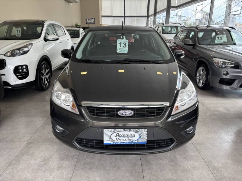 FORD - FOCUS - 2013/2013 - Cinza - R$ 49.900,00