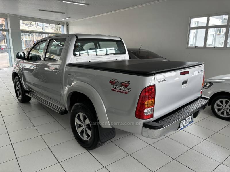 TOYOTA - HILUX - 2010/2010 - Prata - R$ 112.900,00