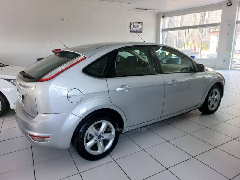 FORD - FOCUS - 2012/2013 - Prata - R$ 49.900,00